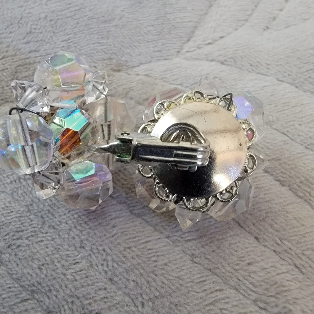 1950's Iridescent Bead Button Earrings, Bundle 3/$18, 4/$20 - Picture 4 of 5